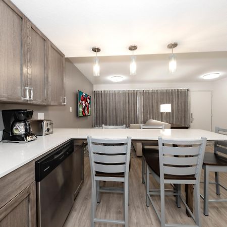 Red Roof Inn Plus+ & Suites Naples Downtown-5Th Ave S Екстер'єр фото
