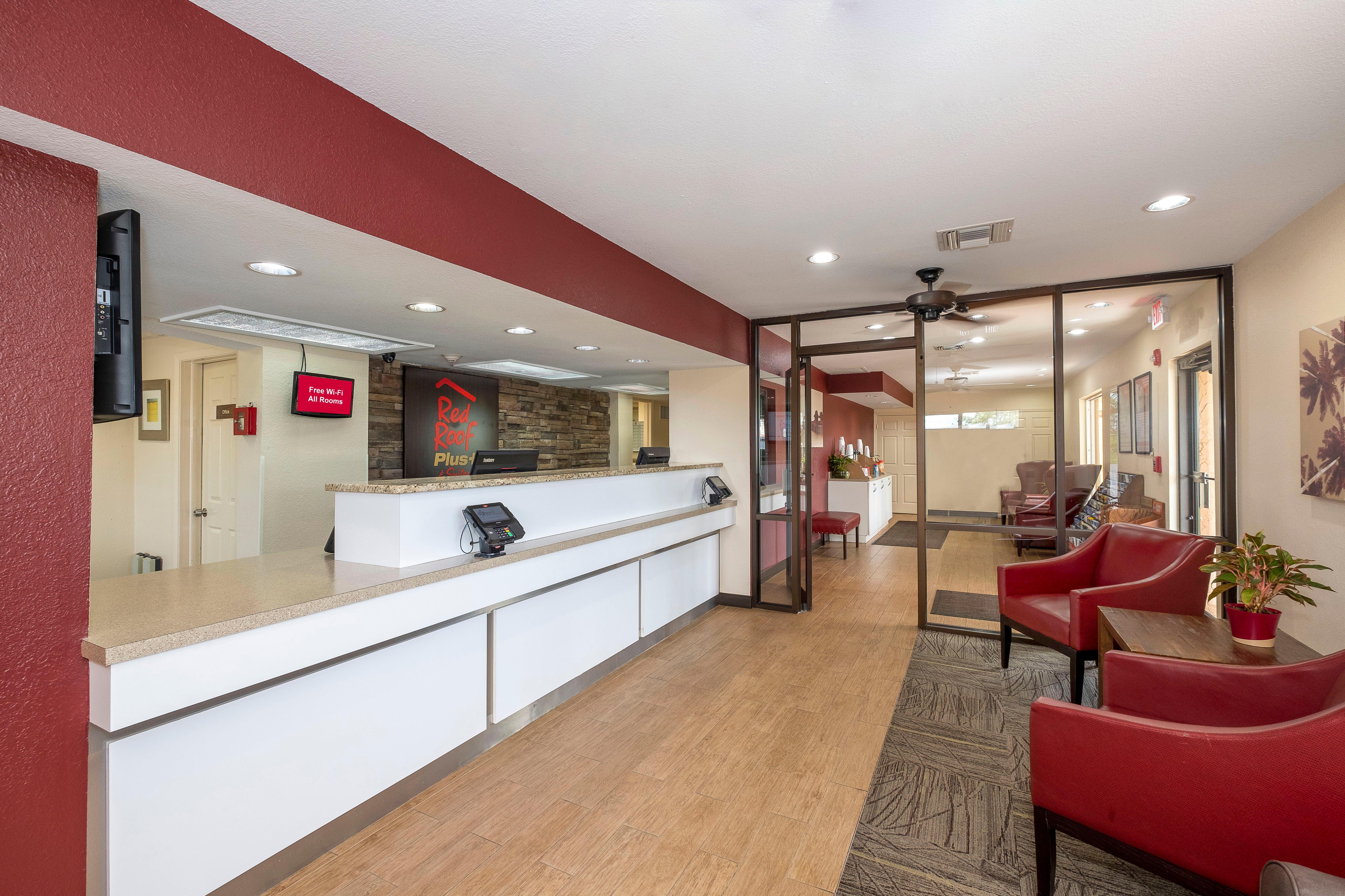 Red Roof Inn Plus+ & Suites Naples Downtown-5Th Ave S Екстер'єр фото