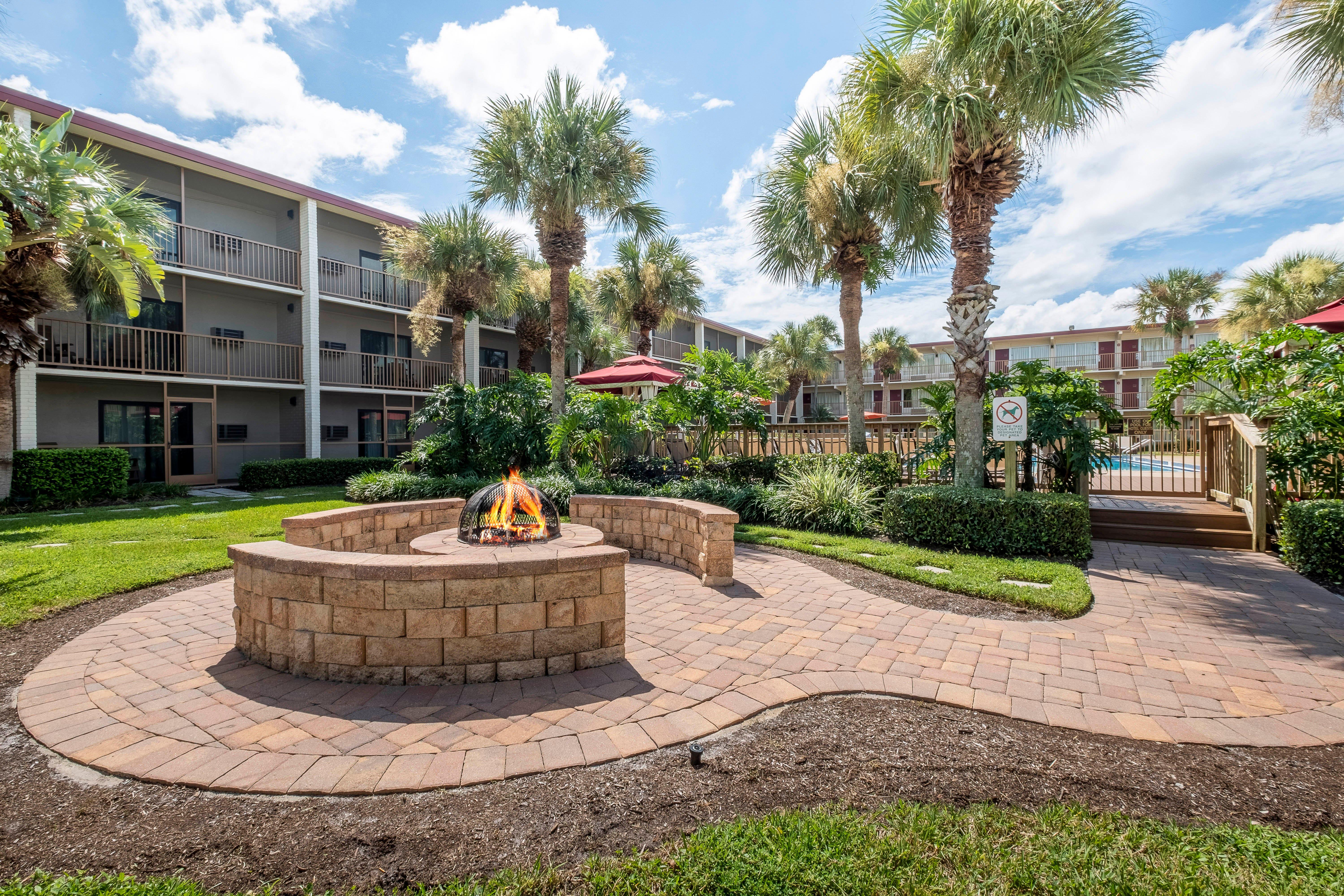 Red Roof Inn Plus+ & Suites Naples Downtown-5Th Ave S Екстер'єр фото