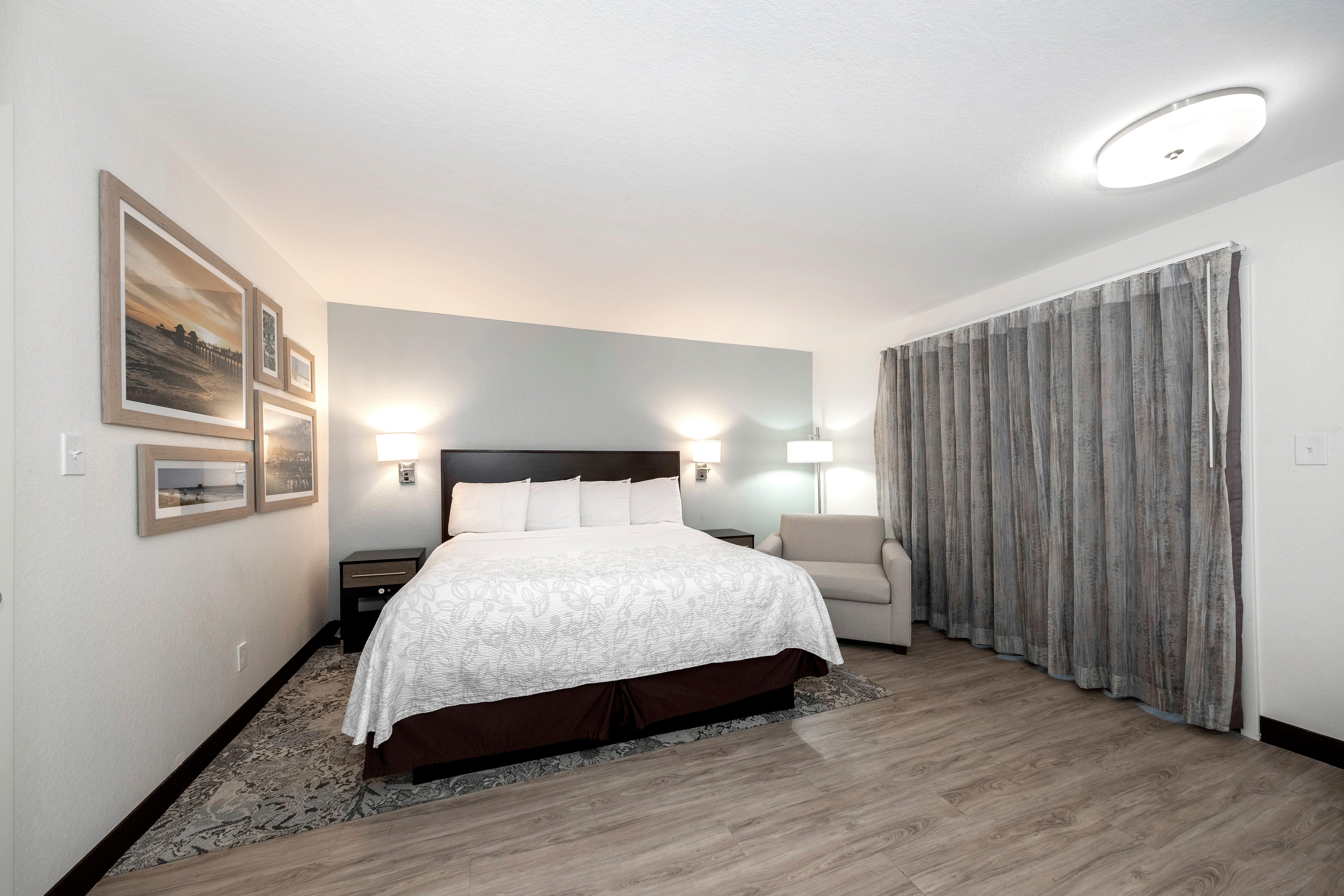 Red Roof Inn Plus+ & Suites Naples Downtown-5Th Ave S Екстер'єр фото