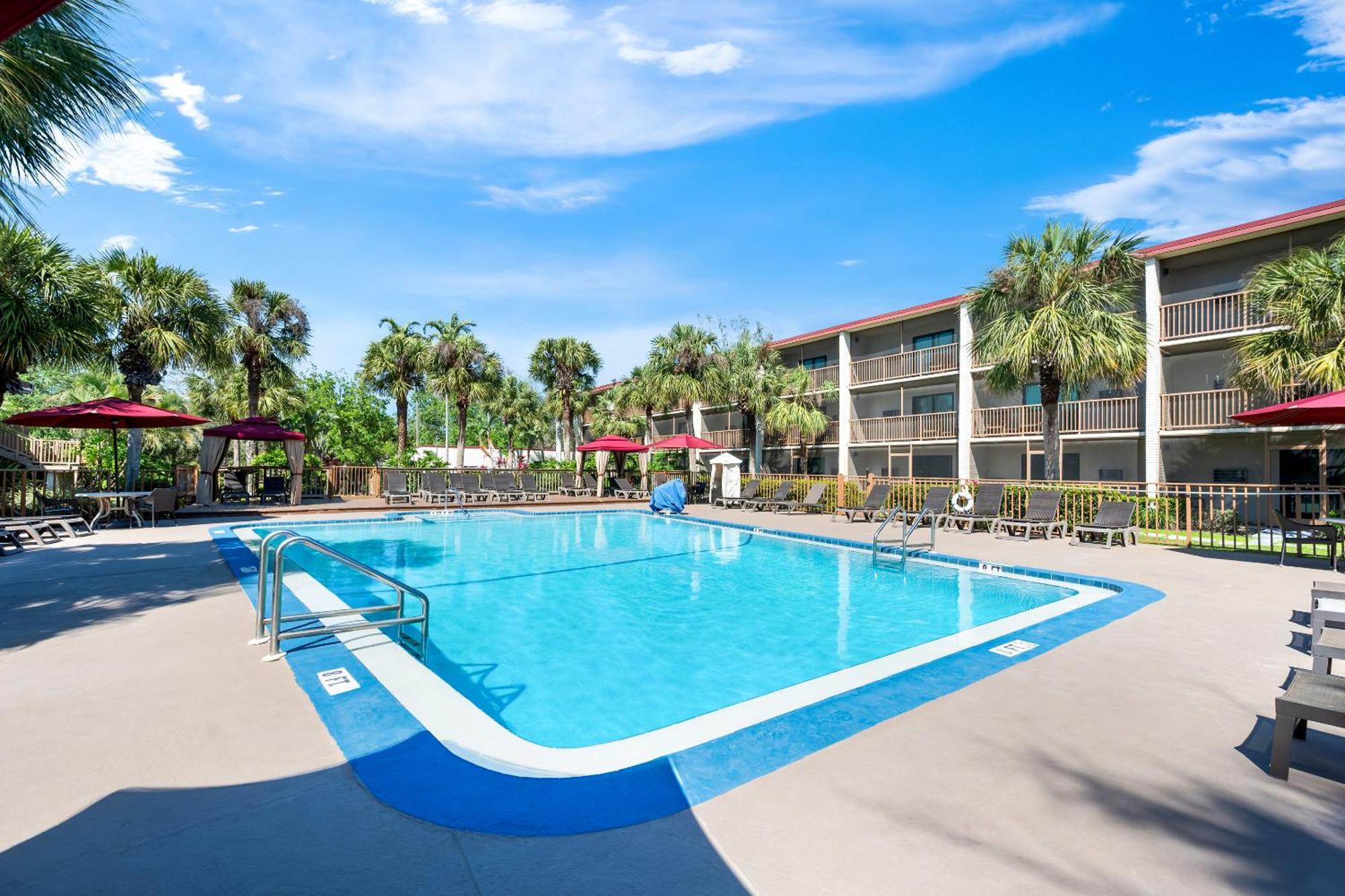 Red Roof Inn Plus+ & Suites Naples Downtown-5Th Ave S Екстер'єр фото