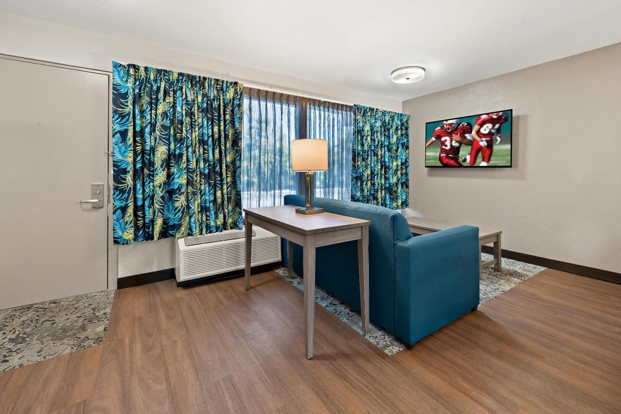 Red Roof Inn Plus+ & Suites Naples Downtown-5Th Ave S Екстер'єр фото