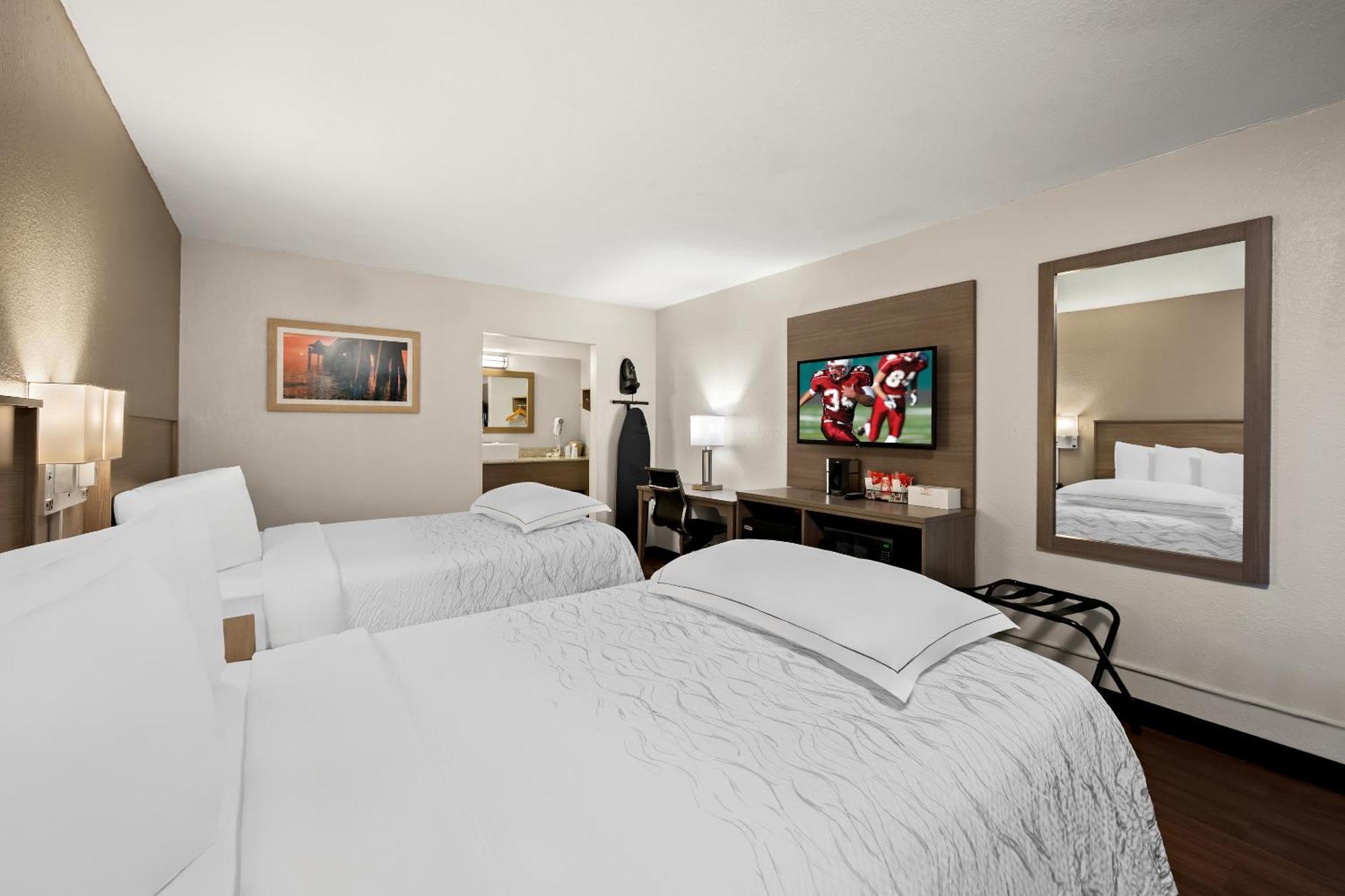 Red Roof Inn Plus+ & Suites Naples Downtown-5Th Ave S Екстер'єр фото