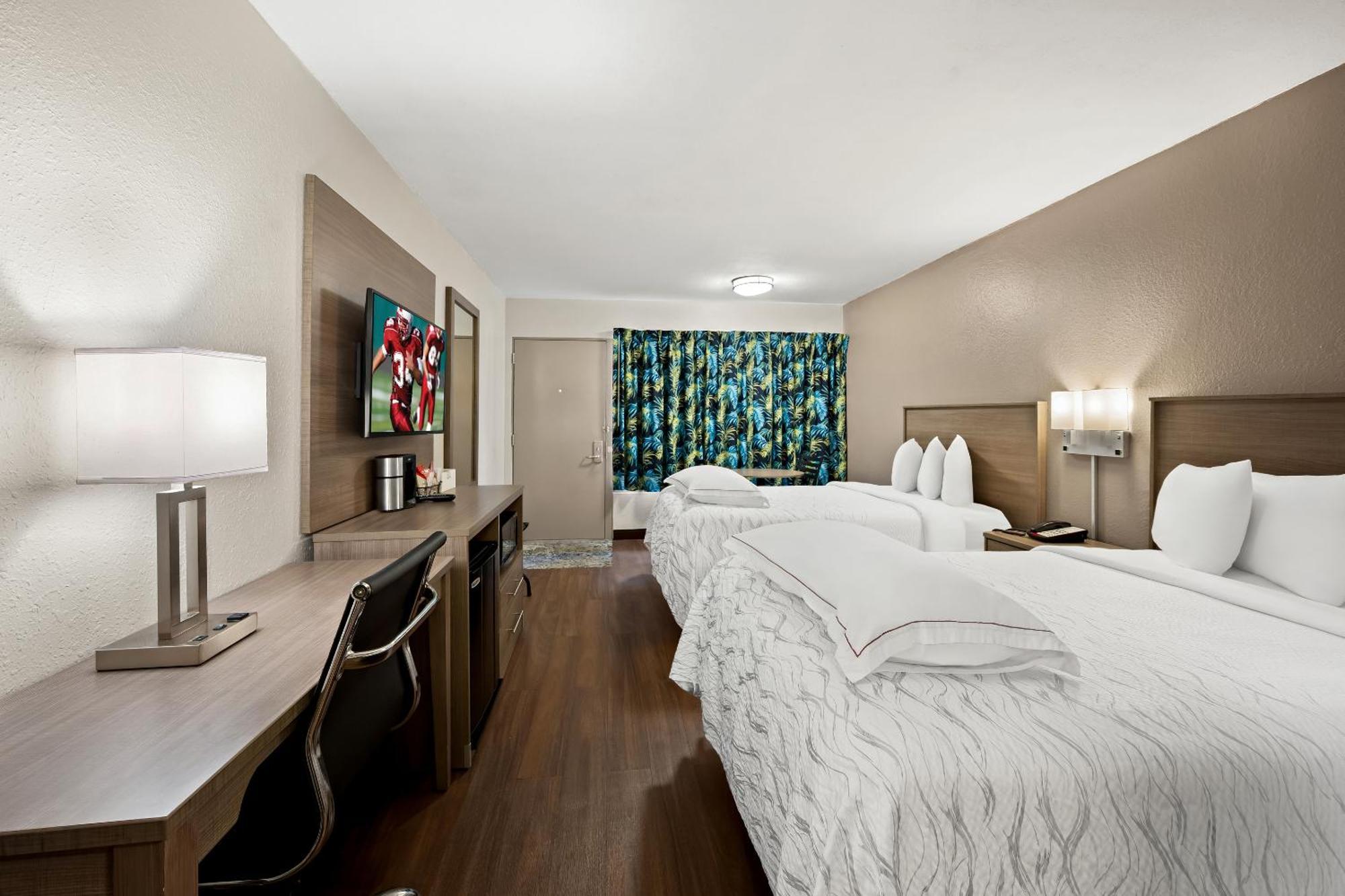 Red Roof Inn Plus+ & Suites Naples Downtown-5Th Ave S Екстер'єр фото