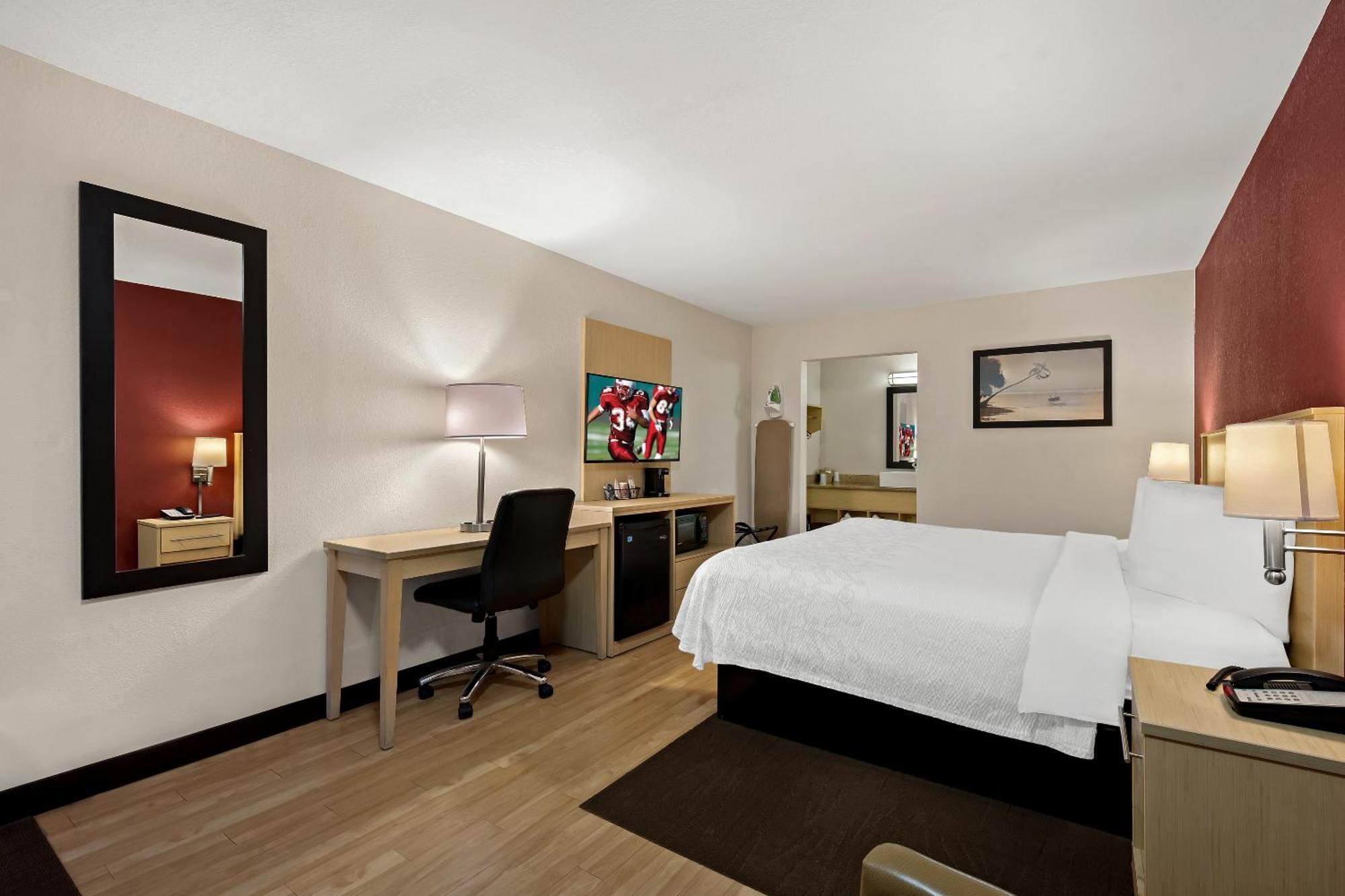 Red Roof Inn Plus+ & Suites Naples Downtown-5Th Ave S Екстер'єр фото