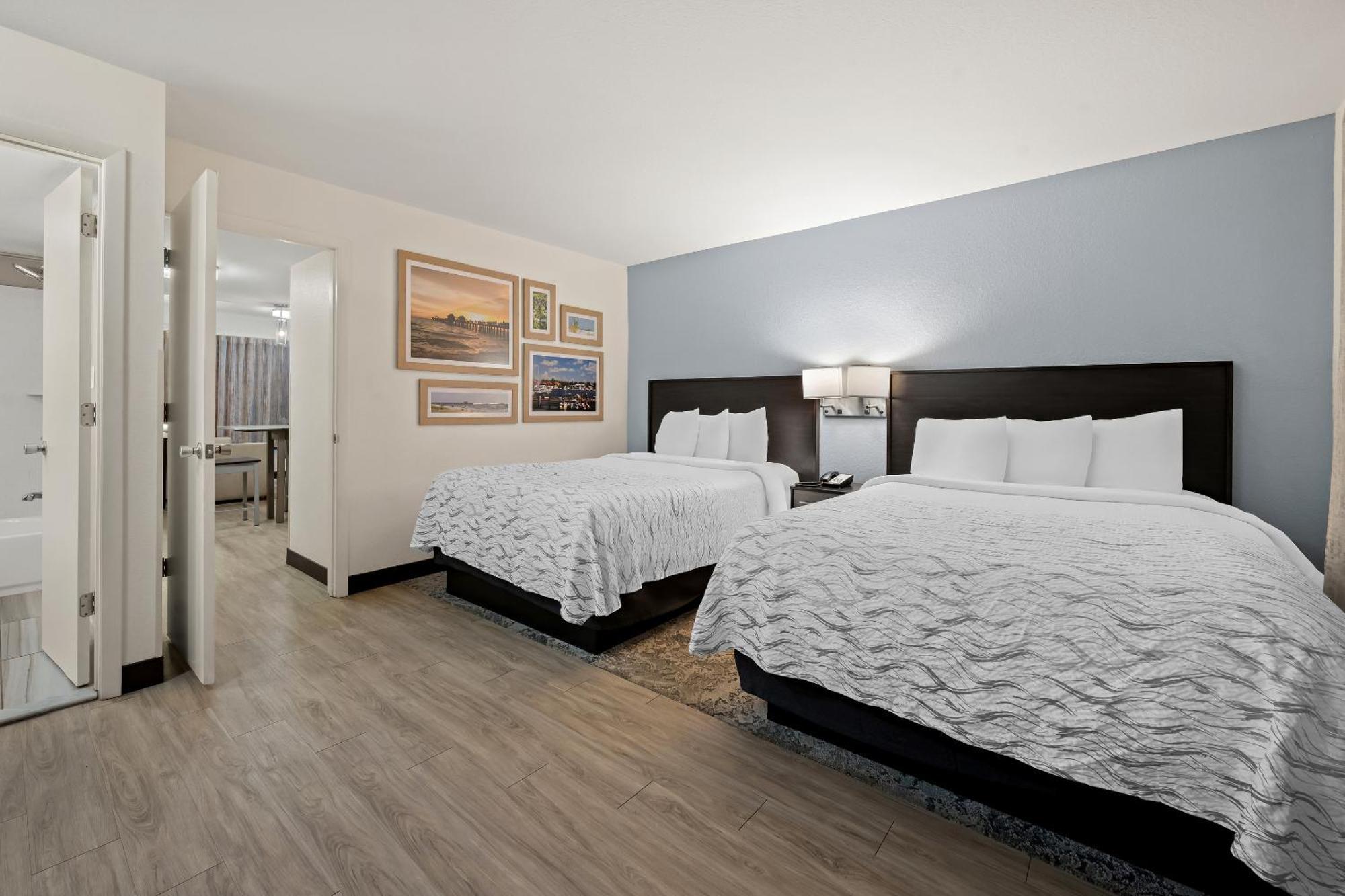 Red Roof Inn Plus+ & Suites Naples Downtown-5Th Ave S Екстер'єр фото